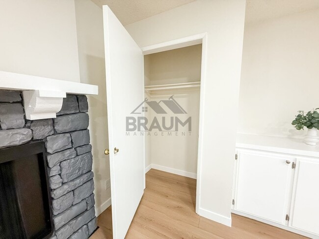 Foto del edificio - 13347 Victory Blvd