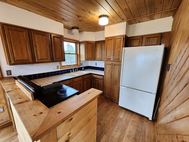 Building Photo - Mountain Cabin with Amazing Views!