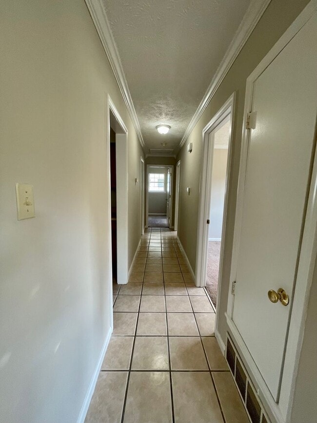 Building Photo - Autumn Bliss Awaits