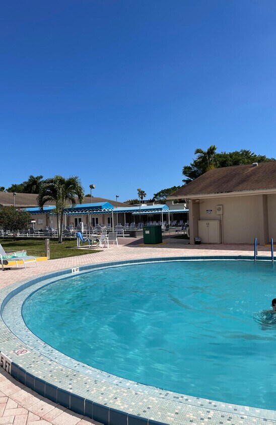 Foto principal - 705 Lori Dr