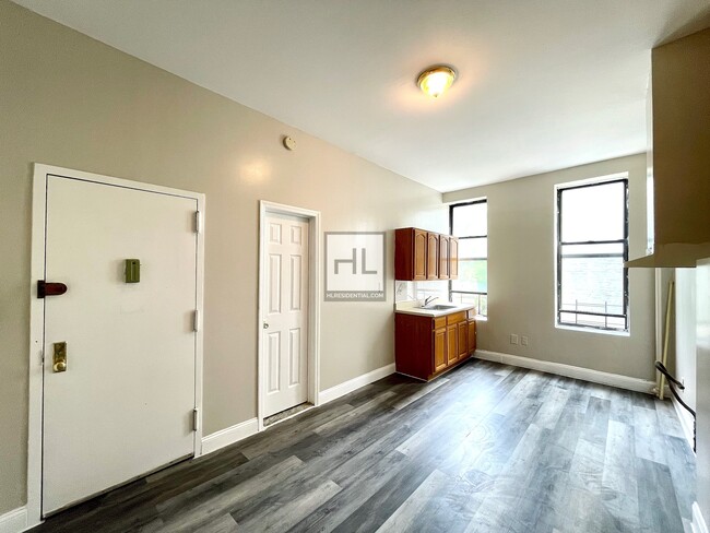 Building Photo - Huge 1 Bed + Home Office | 1501 Broadway
