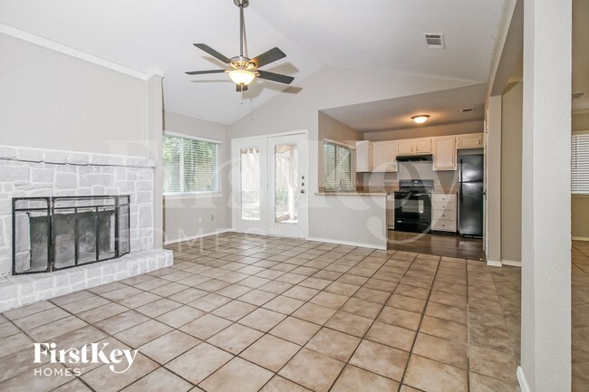 Foto del edificio - 405 Lone Oak Cir