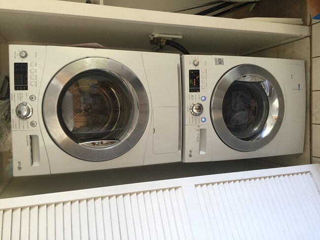 Foto del edificio - 555 University Ave