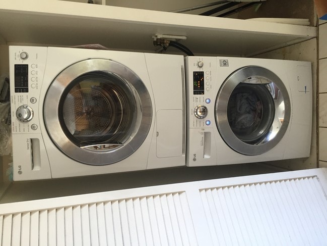 Building Photo - 555 University Ave