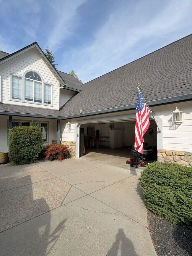 Building Photo - 2833 N Bristlecone Dr