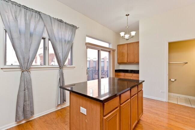 Building Photo - 1464 S Peoria St
