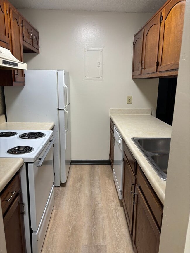 Building Photo - 2 bedroom 2 bath in quiet SW Neighborhood