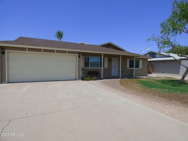 Building Photo - 4920 S Taylor Dr