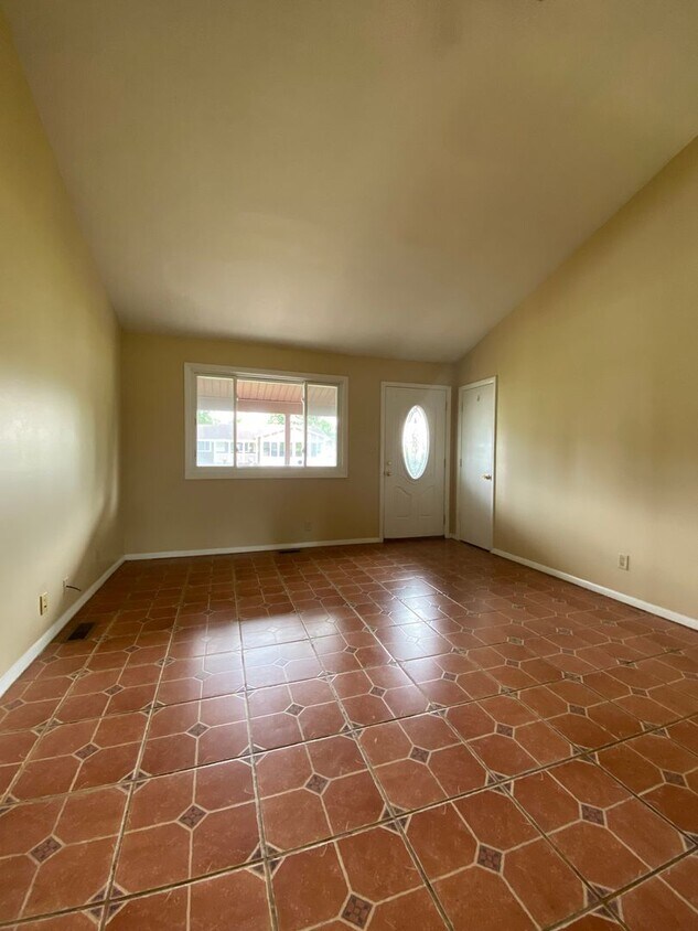 Primary Photo - 3 Bedroom Home in Mishawaka