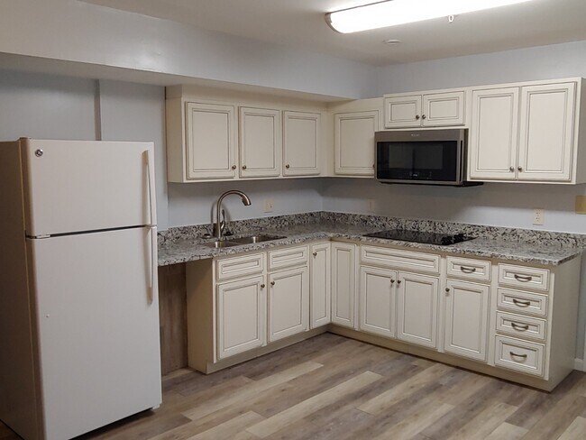 Kitchen - 11114 Rhodenda Ave