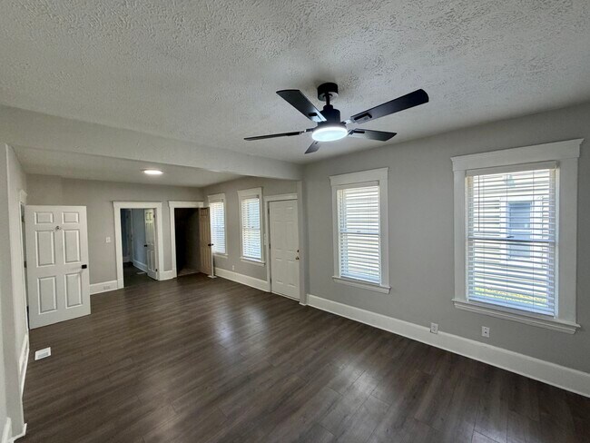 Sala de estar/comedor - 1018 Auburn Ave