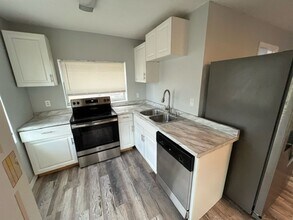 Building Photo - 701 Tropic St