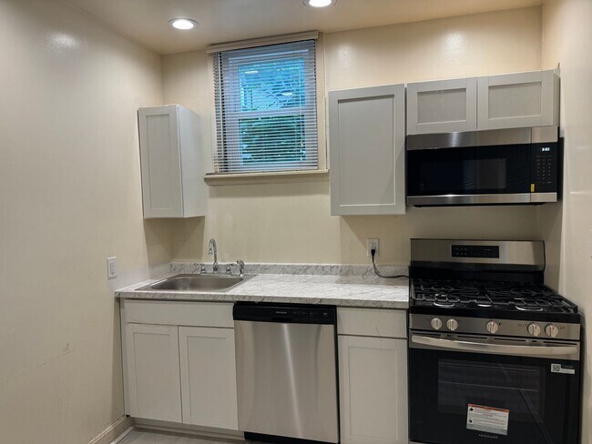 Foto del edificio - 3943 Elsmere Ave