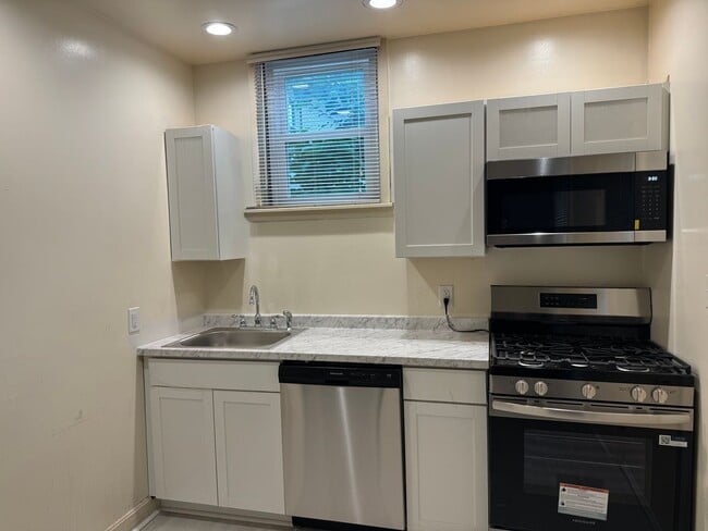 Building Photo - 3943 Elsmere Ave