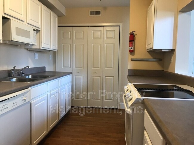 Building Photo - 210 E Main St