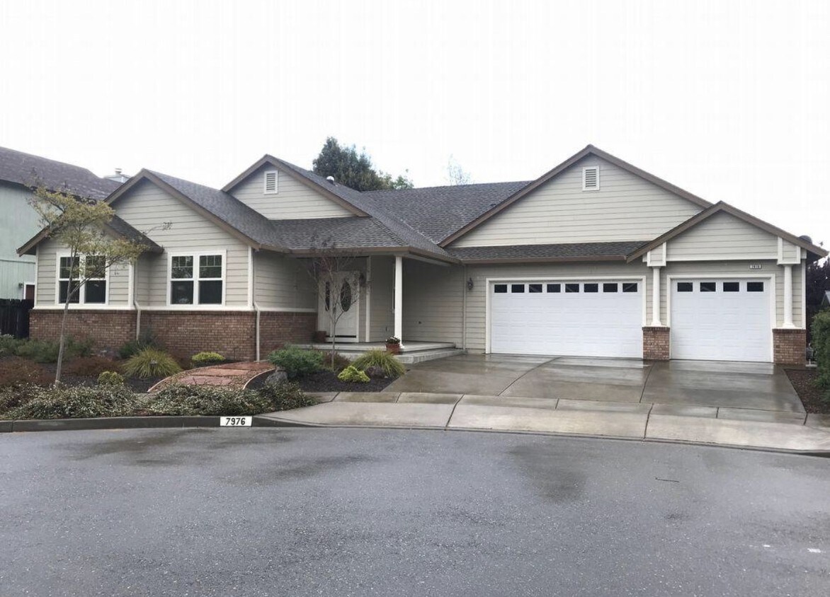 Primary Photo - 7976 Creekside Dr