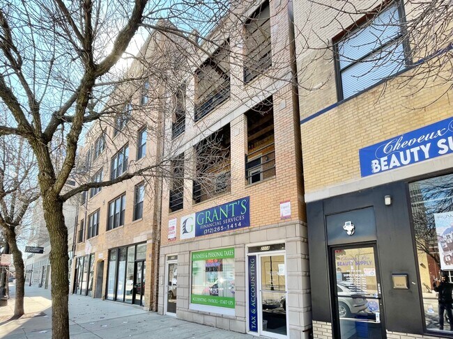 Building Photo - 2008 S Wabash Ave