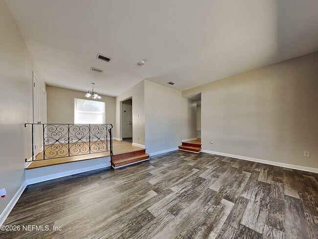 Foto del edificio - 6332 Romilly Dr