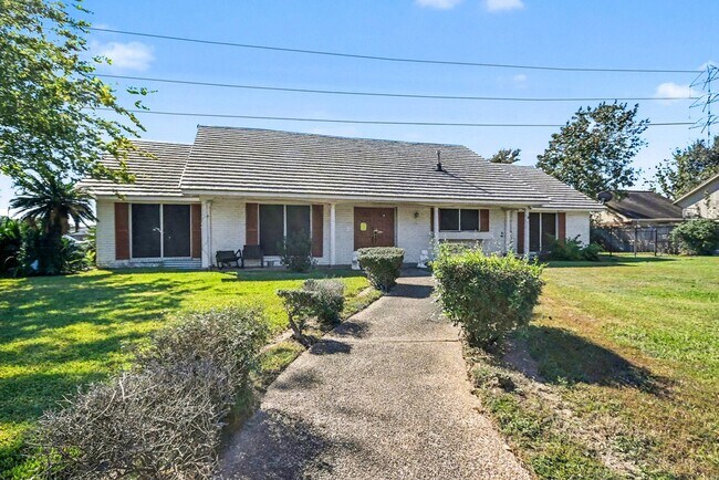 Foto del edificio - 5001 Glenhaven Dr