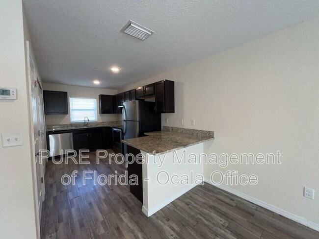 Foto del edificio - 7227 Midway Terrace