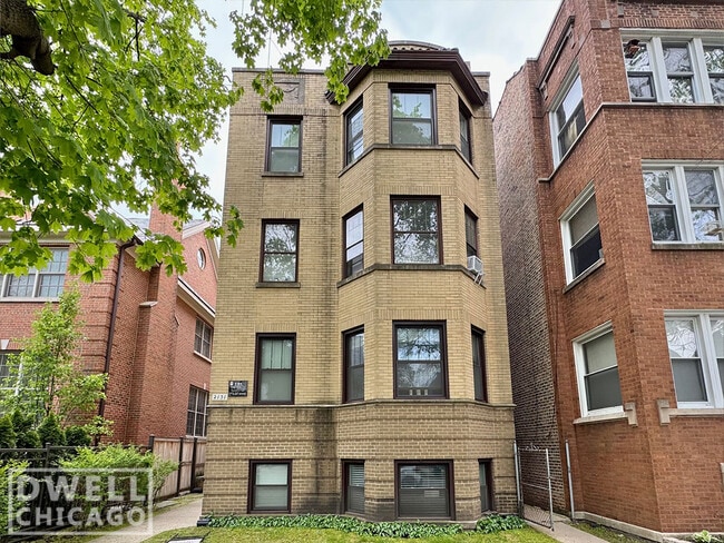 Building Photo - 2133 W Giddings St