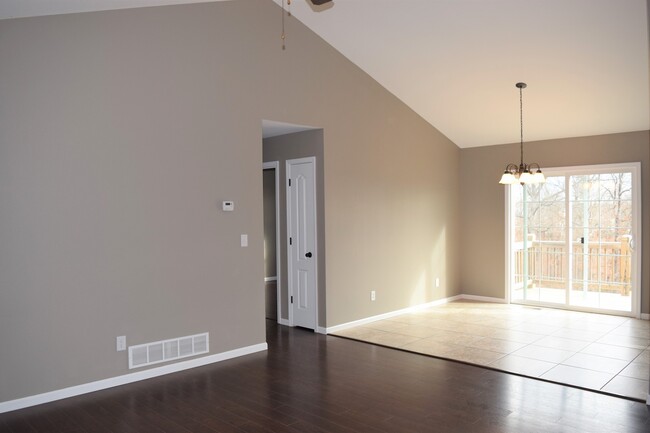 Building Photo - 3 Bedroom Home in Taylor Hills Subdivision