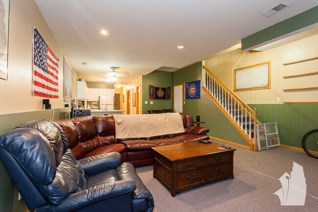 Building Photo - 1410 N Bosworth Ave