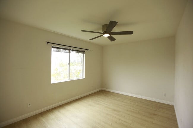 Building Photo - 833 Orange Grove Ave
