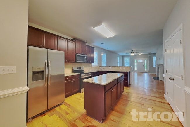Building Photo - 70 Hilldebrant Dr