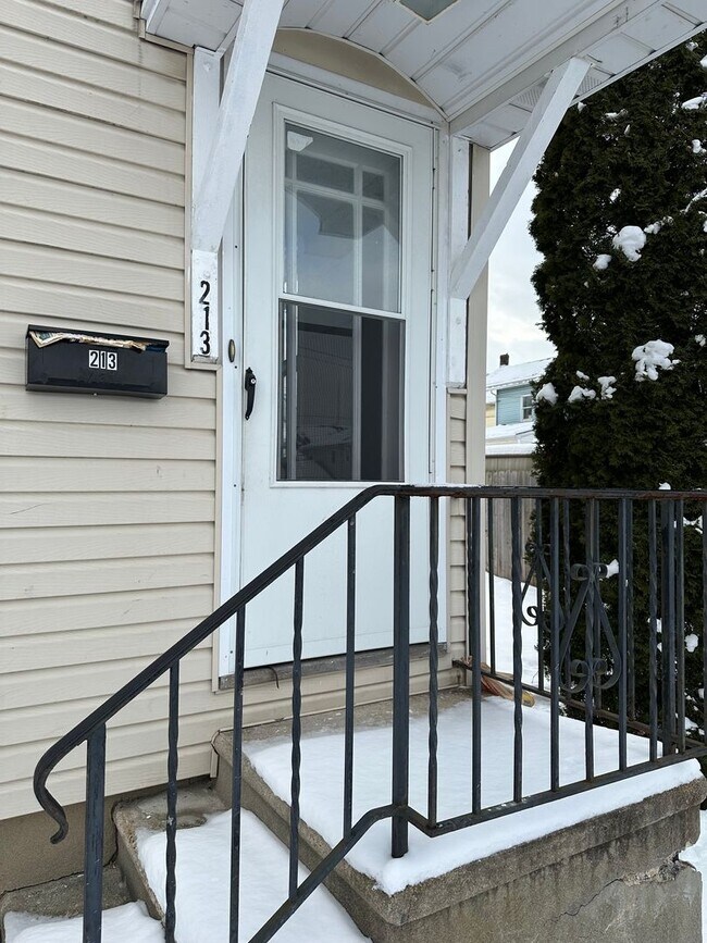 Foto del edificio - 213-215-215 E Franklin St