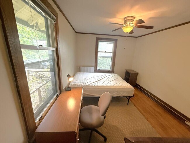 Foto del edificio - 103 Spring Ln