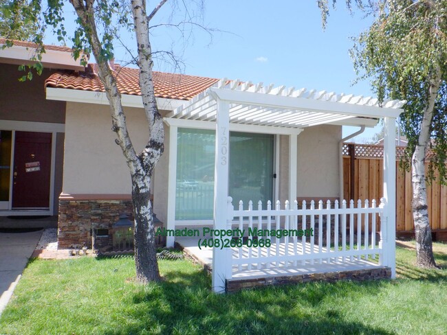 Building Photo - Updated Home, Central A/C & No Carpets! Pe...