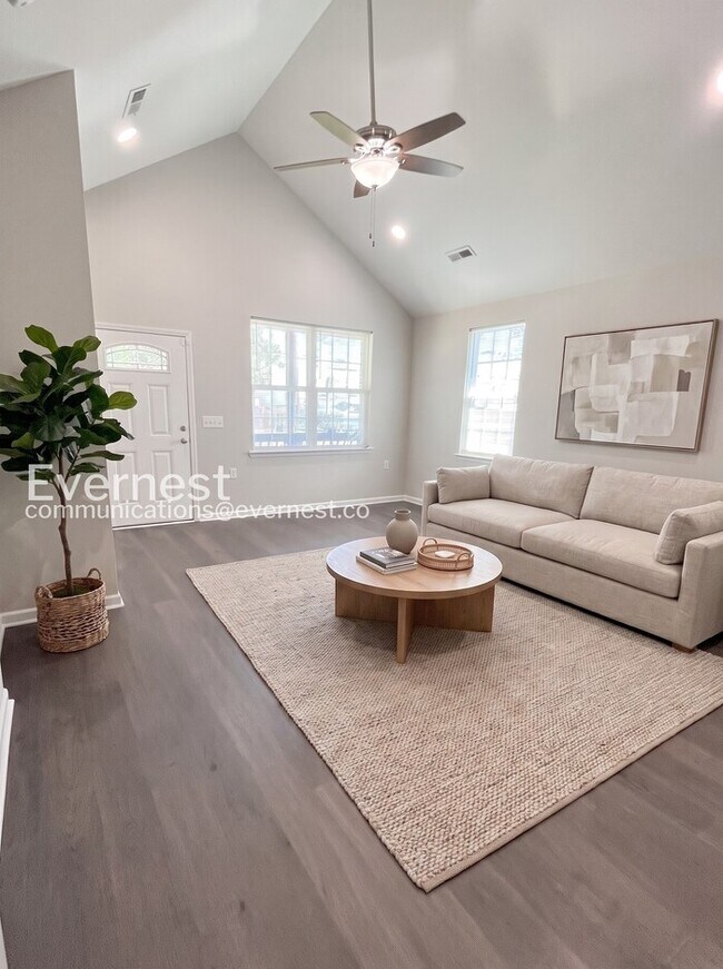 Foto del edificio - 3 Bed/2 Bath Home with Off-Street Parking / Pet-Friendly / Available Now!