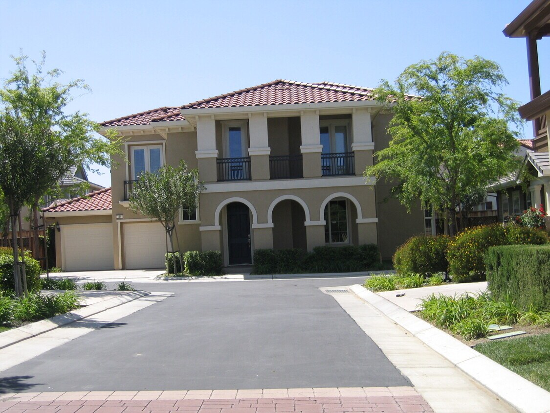 Front View - 195 S Tranquilidad St