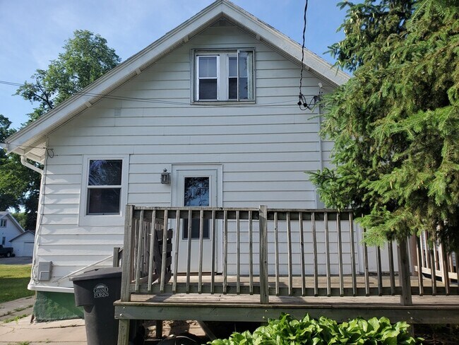 Building Photo - 618 10th Ave S