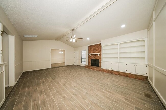 Building Photo - 9900 S Hillcrest Dr