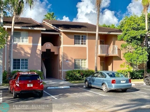 Building Photo - 3211 Sabal Palm Manor