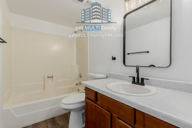Building Photo - 700 W University Dr
