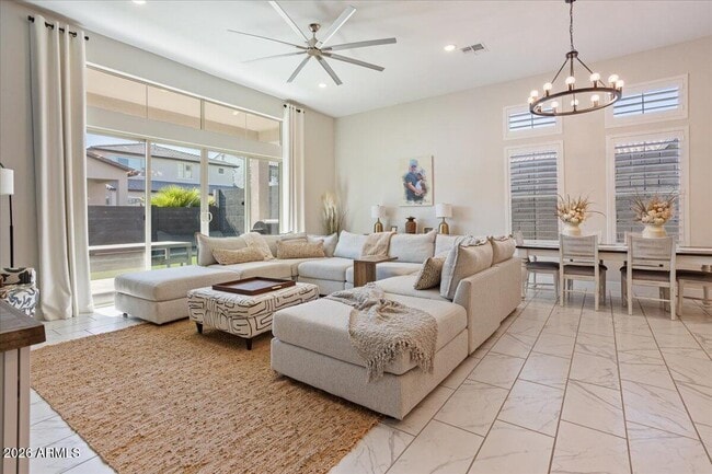 Foto del edificio - 21147 W Hillcrest Blvd