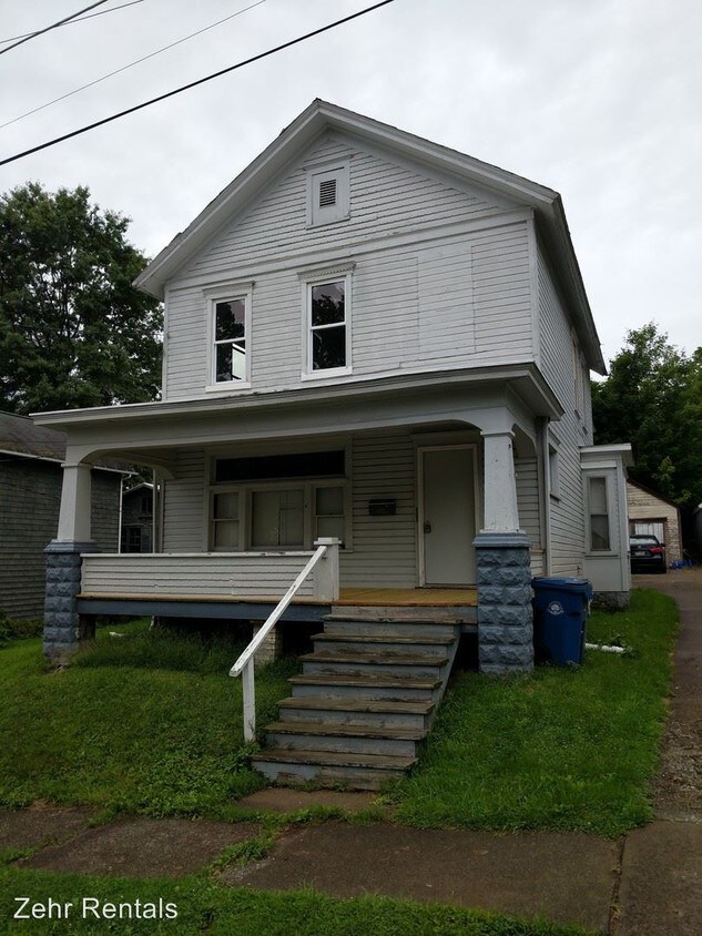 Primary Photo - 305-305 1/2 W College St