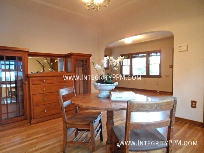 Building Photo - Normal Heights -3 Bedroom Spanish-Style Ho...