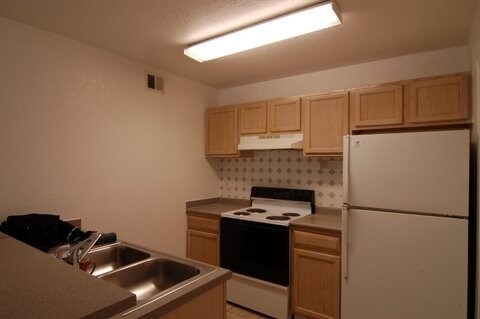 Kitchen - 8939 Latrec Ave