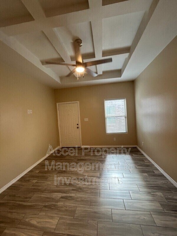Foto del edificio - 1008 W La Pointe Ave