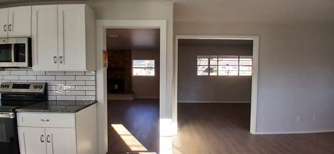 Foto del edificio - Fully Renovated Benbrook Beauty