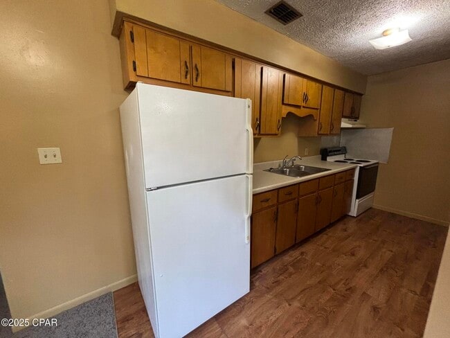 Building Photo - 2719 E 8th St