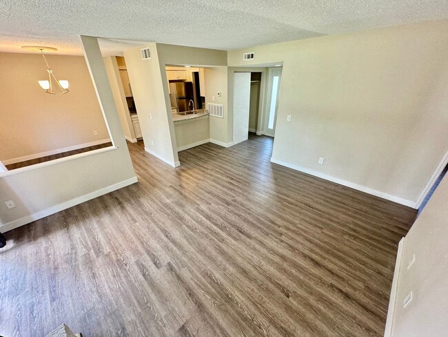 Building Photo - Sweet 2-Bedroom Garden Condo in South Char...