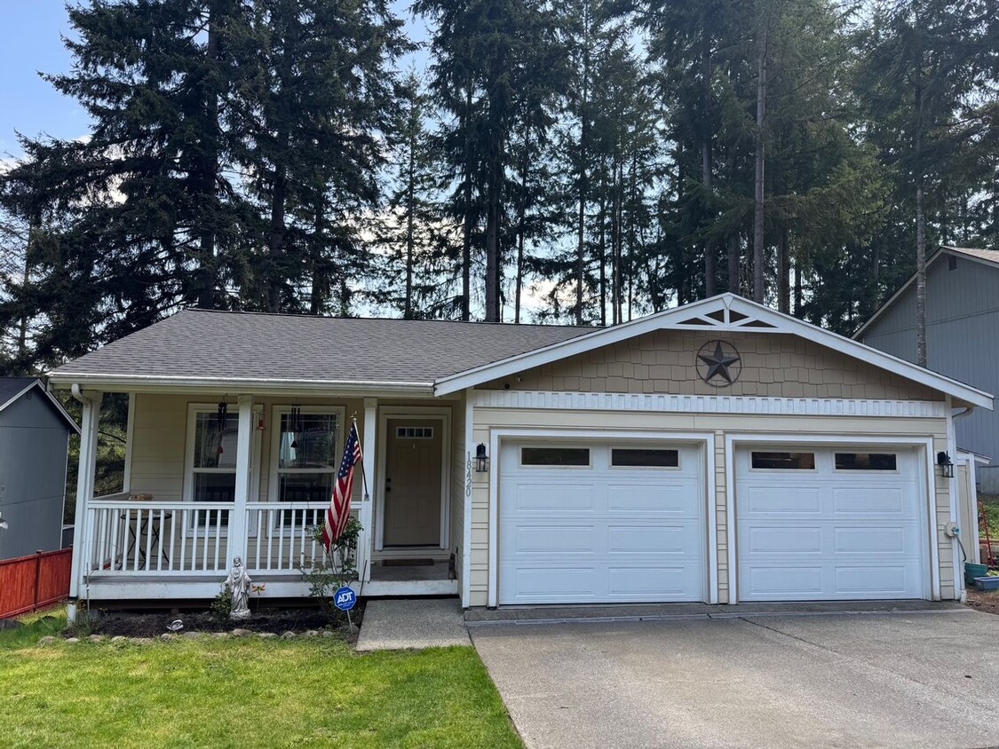 Foto principal - Spacious 4-Bedroom Home in Gated Clearwood...