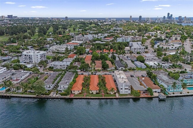 Foto del edificio - 2170 Bay Dr