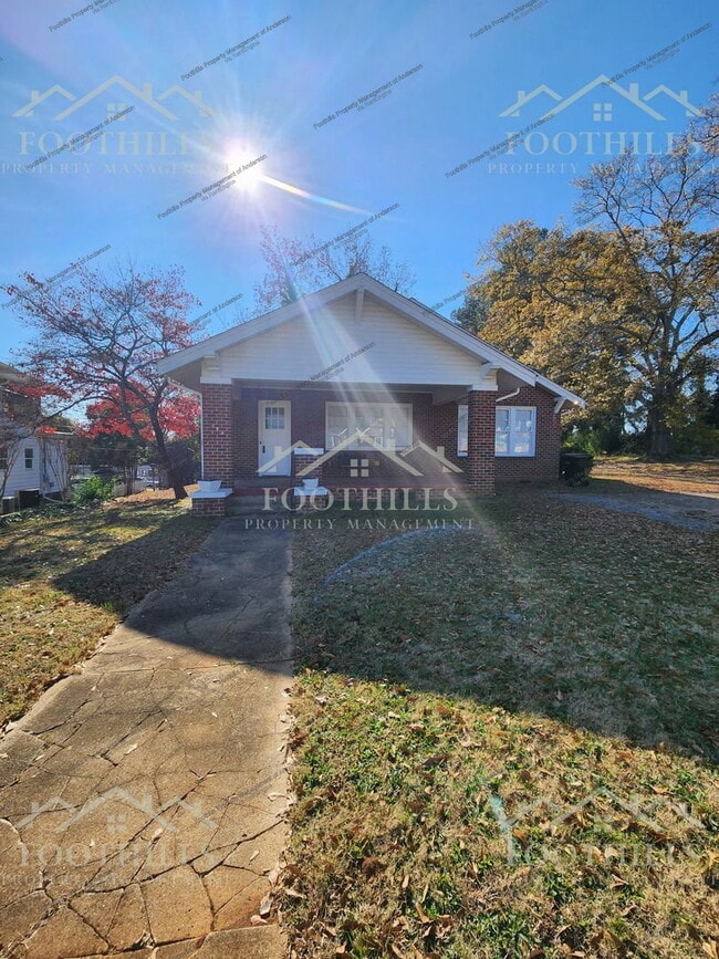 Building Photo - 306 E Calhoun St