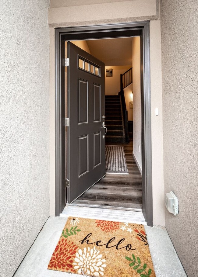 Building Photo - Fully Furnished 3 Bedroom 2.5 Bath Luxury Townhome by Garden of the Gods